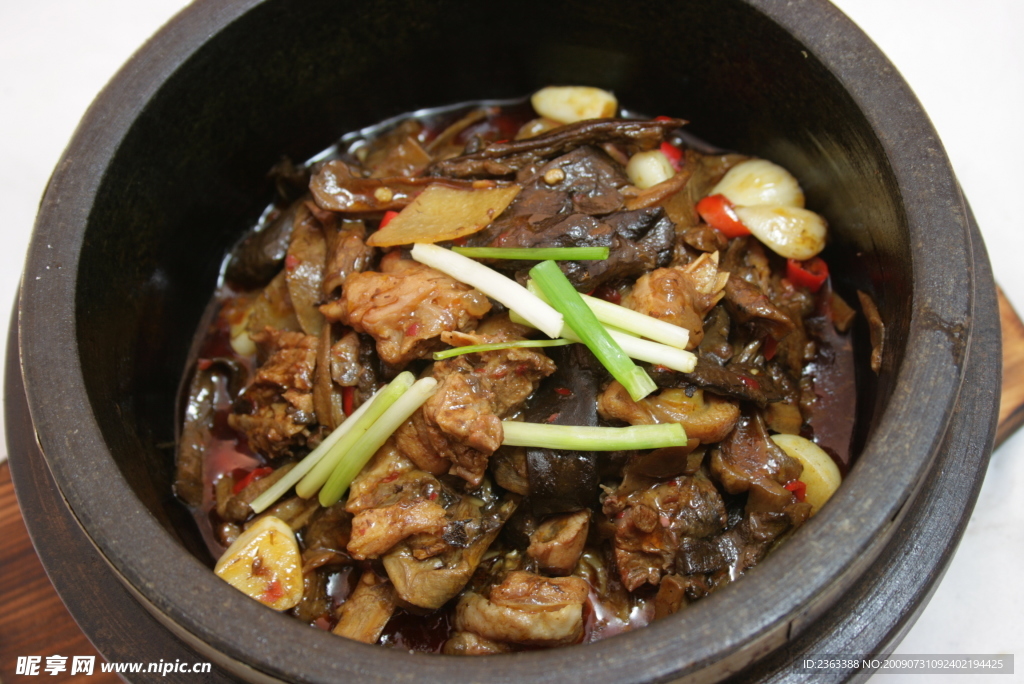 石锅土鸡