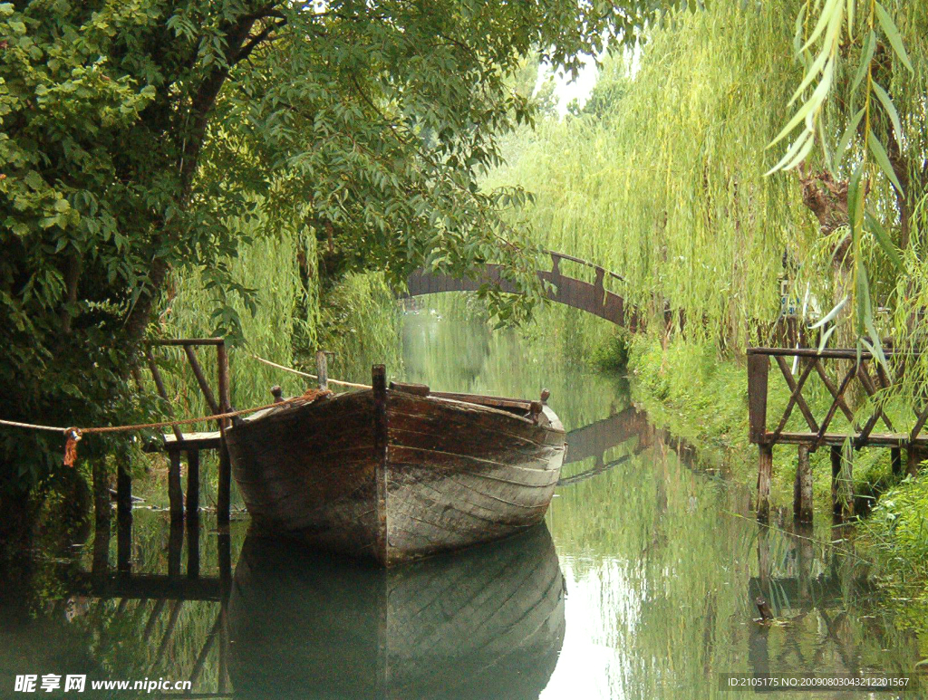 停靠 水景 岸边小船