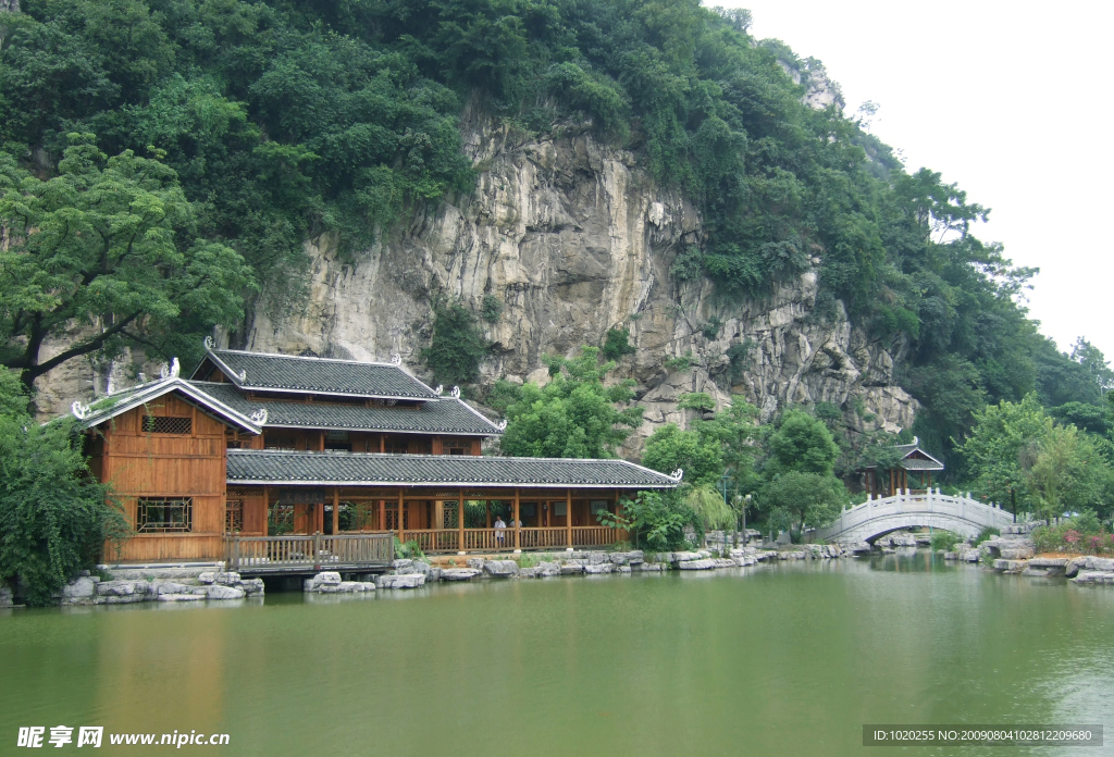 驾鹤小桃园