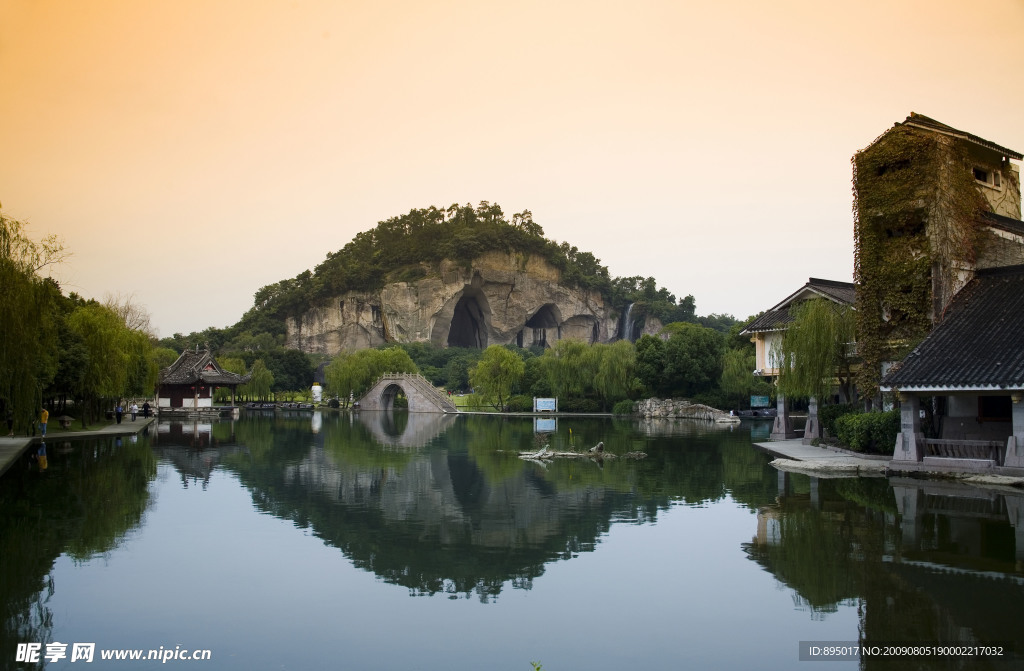 绍兴鲁镇柯岩鉴湖