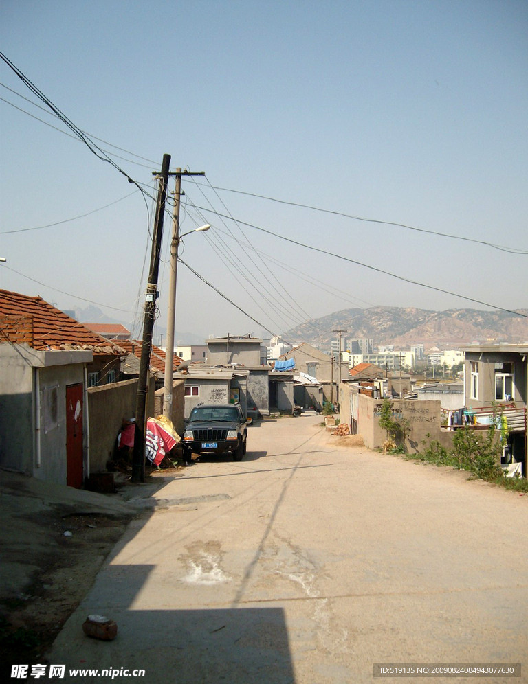 农村 街道 房屋 小山头