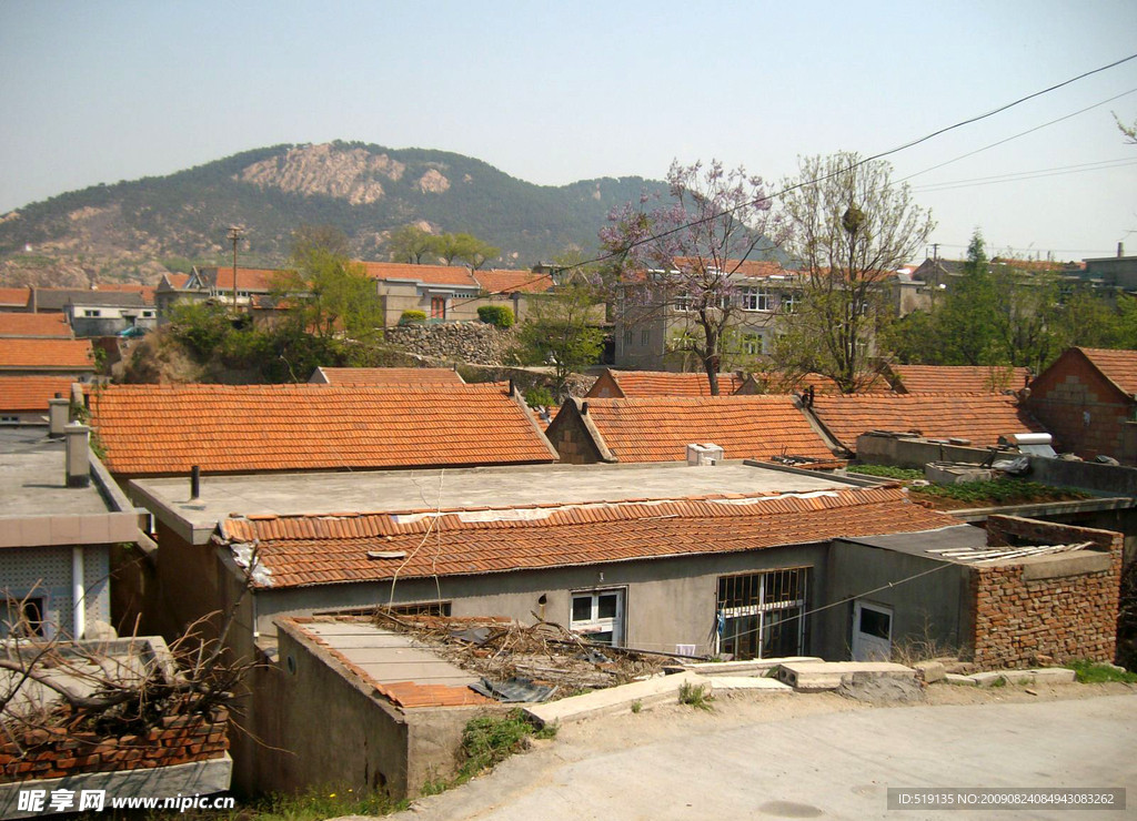 农村 街道 房屋 小山头