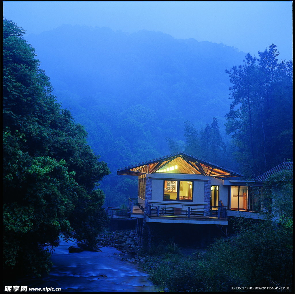 夜色溪景