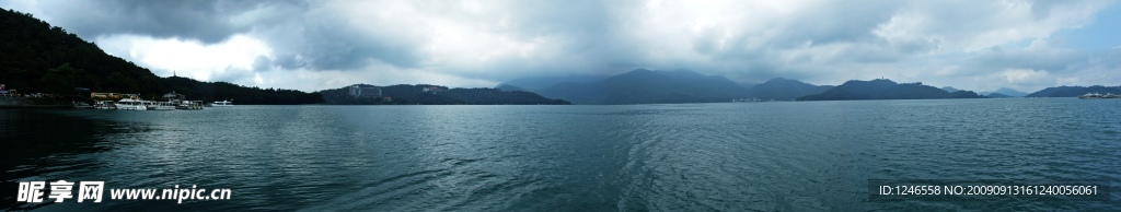人工湖