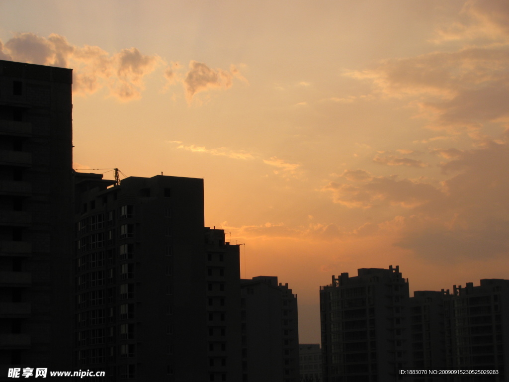 夕阳下的城市