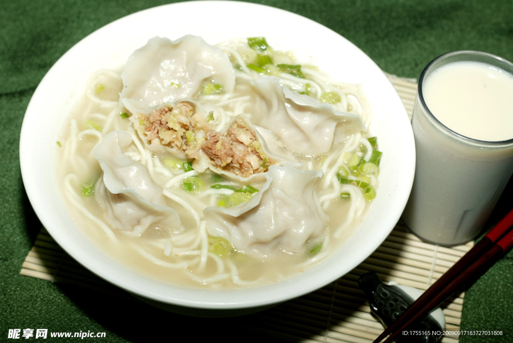 白菜猪肉饺子面