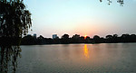 夕阳湖畔