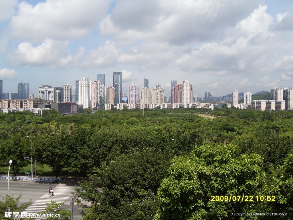 鸟瞰深圳中心公园及岗厦
