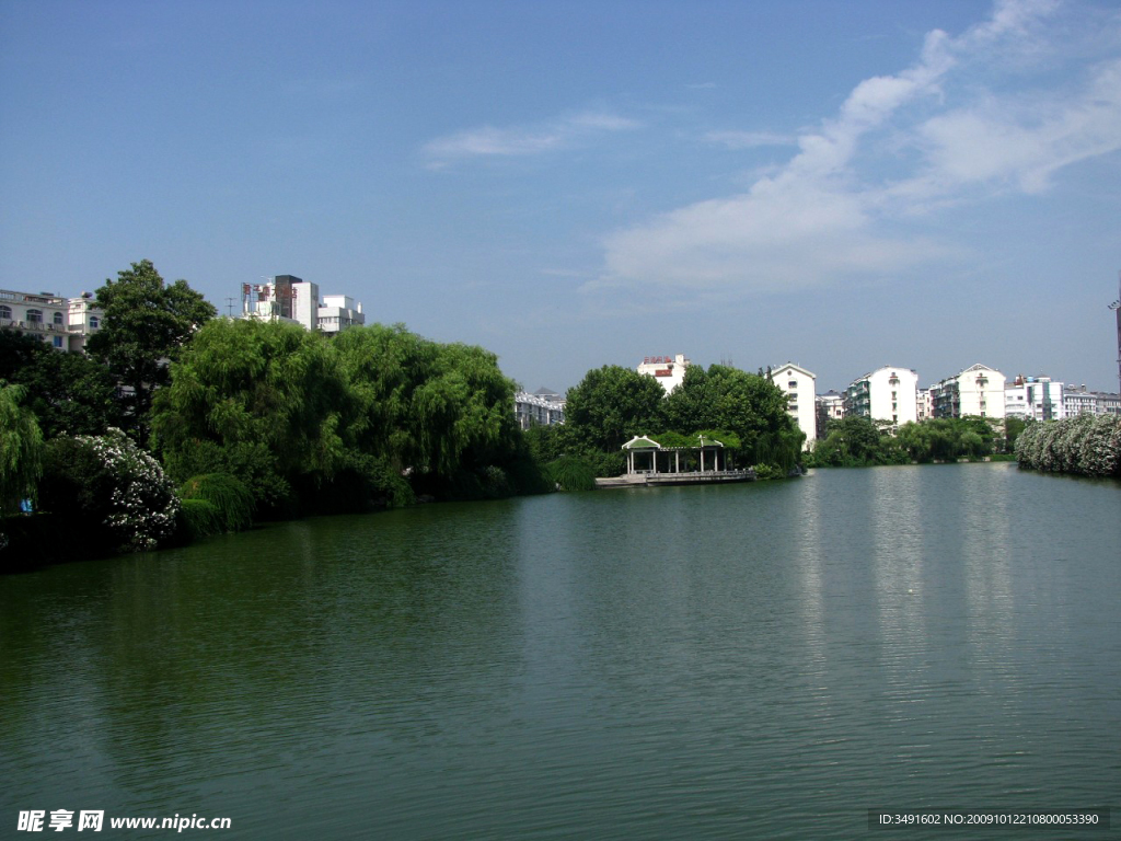 河流与建筑