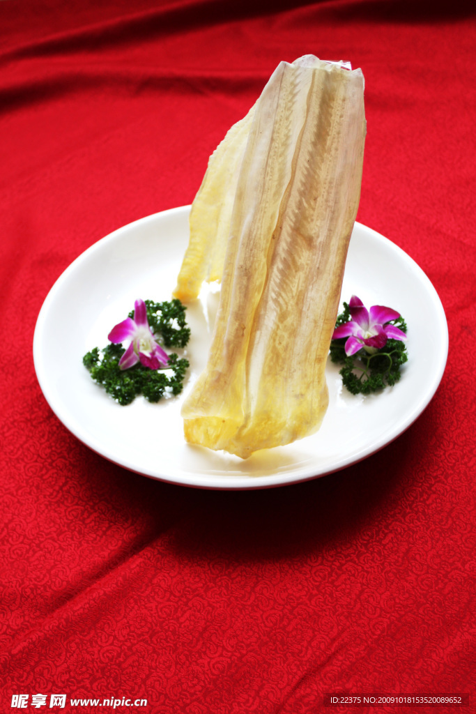 鲍汁扣鱼唇