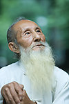 向上看的老人