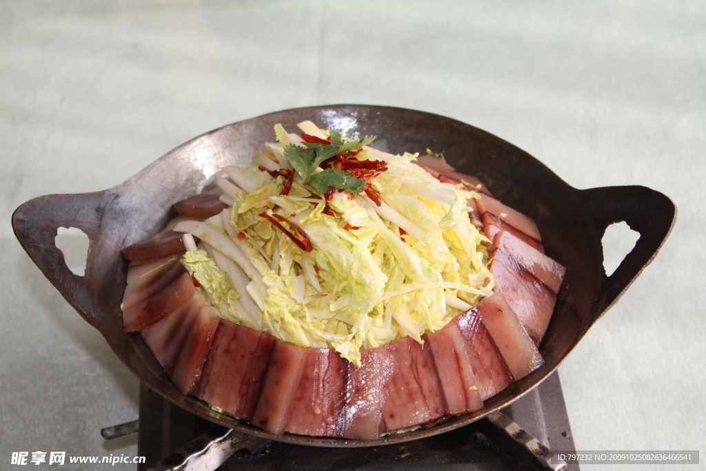 干锅辣肉娃娃菜
