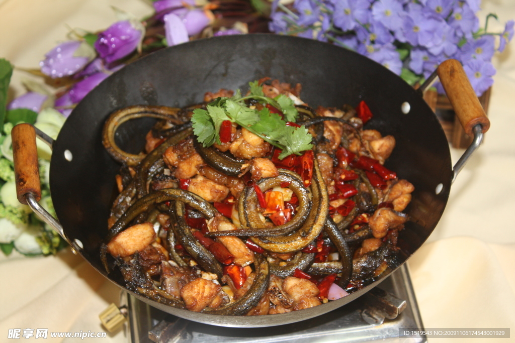 干锅盘龙鸡