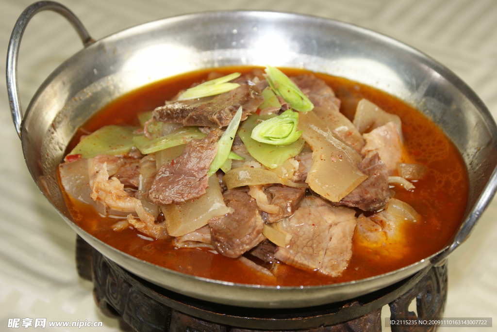 干锅带皮牛肉