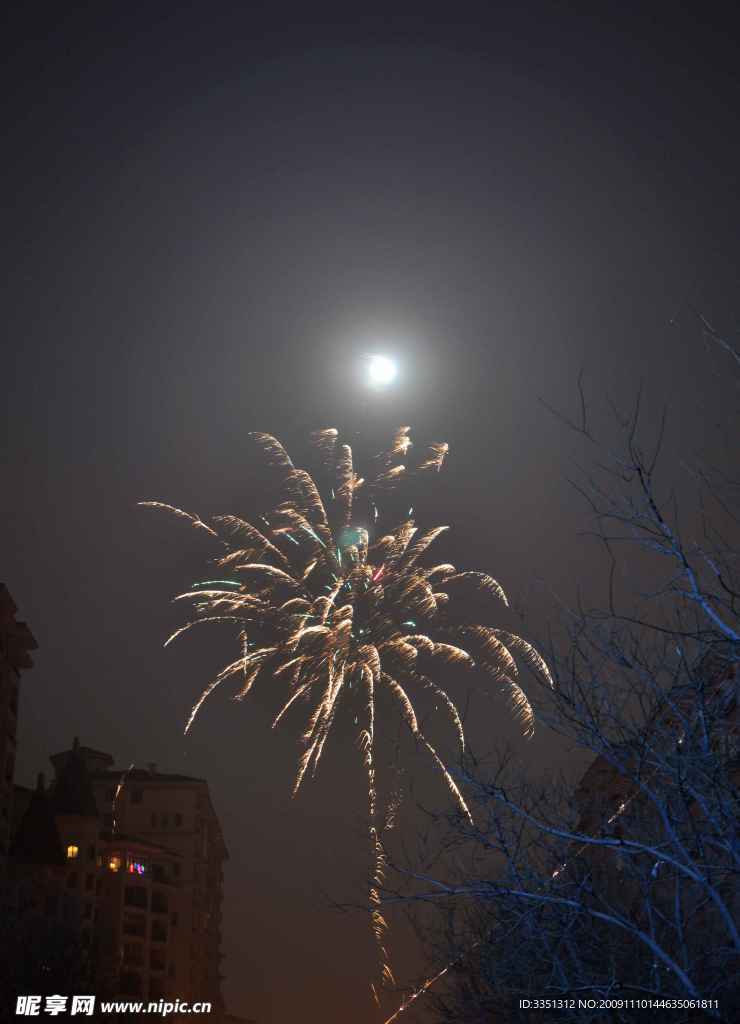 烟火 夜晚 月亮 马路