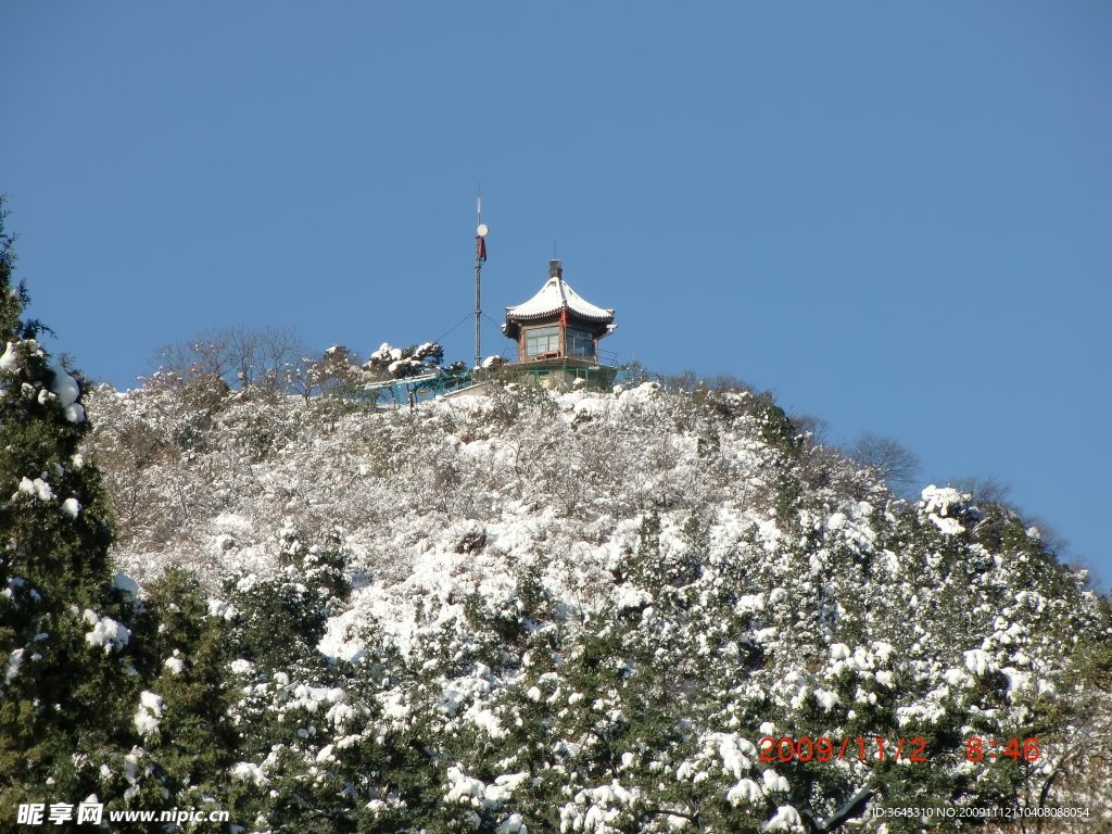 山上雪景