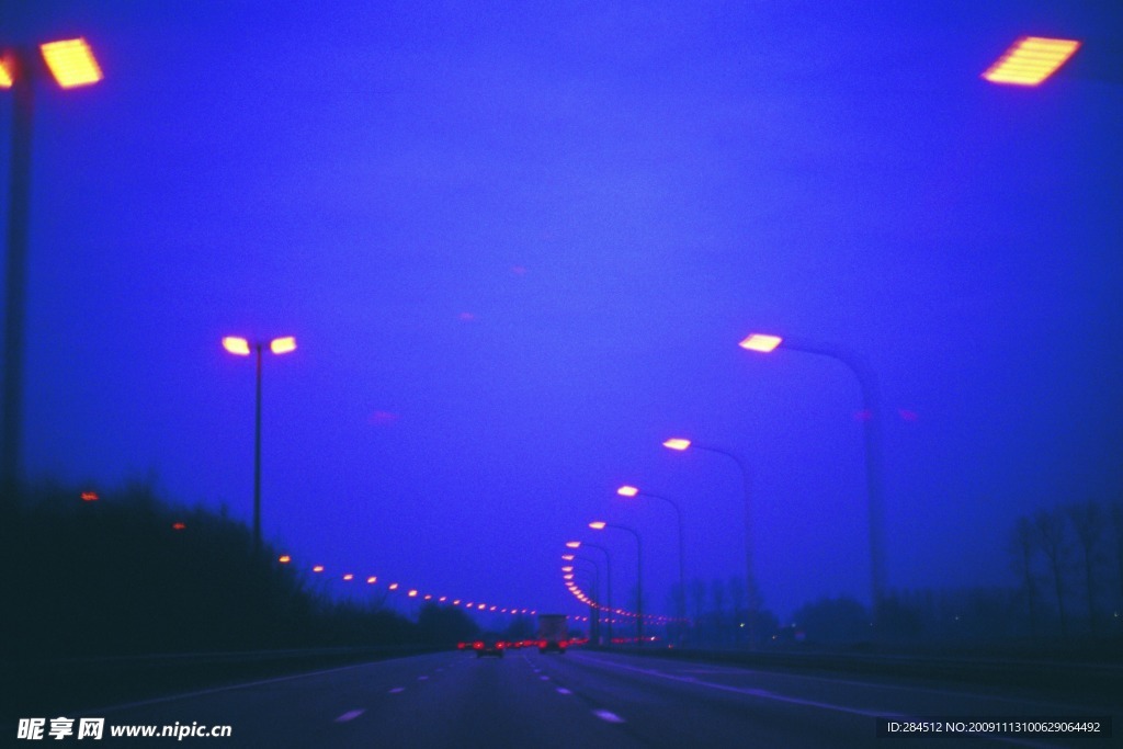 夜色陆空