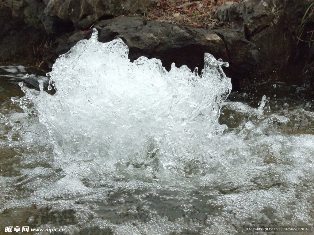 水花飞溅