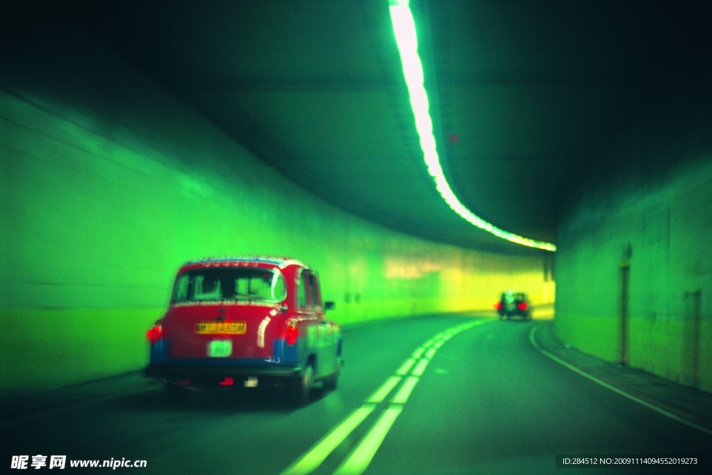 绿光隧道