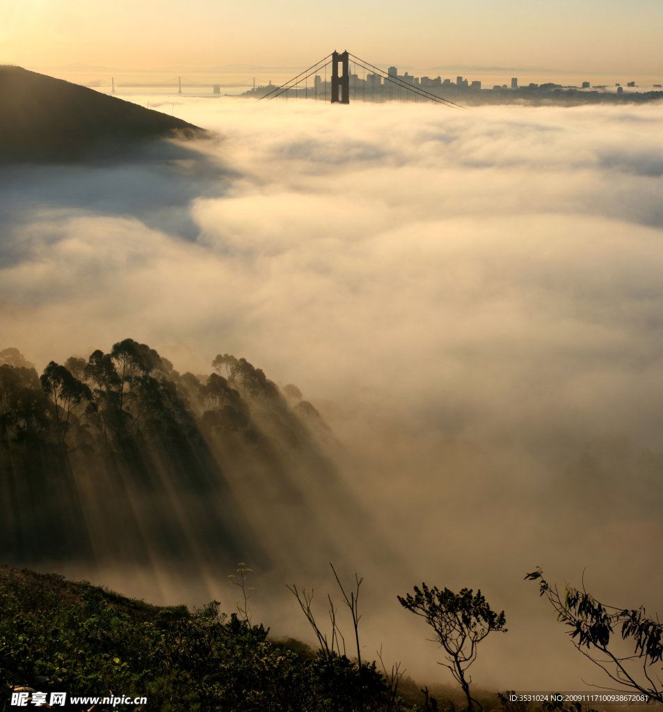 云海 远景 山 大桥 城市 黄昏