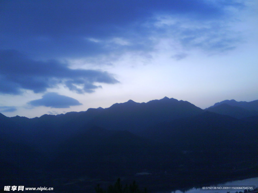 山上夕阳风景