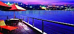 江边露台夜景
