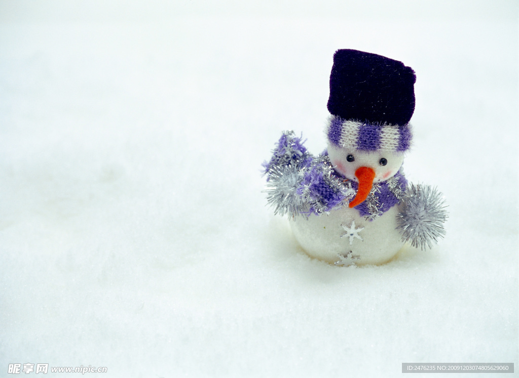 雪地雪人图片三张