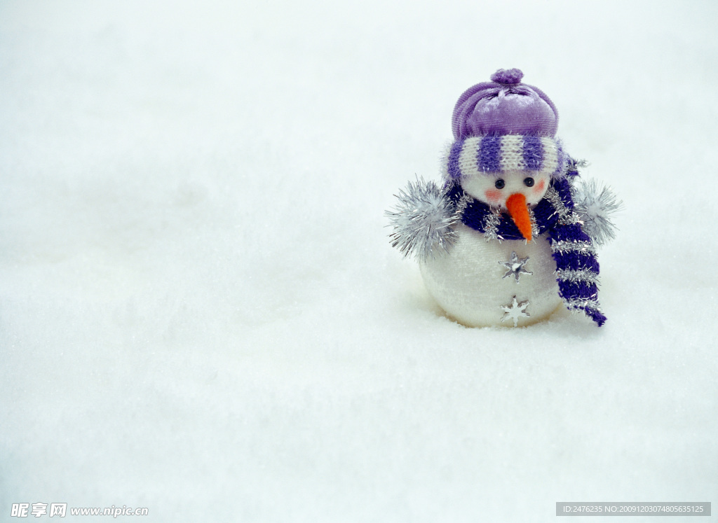 雪地雪人图片