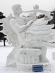 哈尔滨冰雪展雪雕《俄尔浦斯的思考》