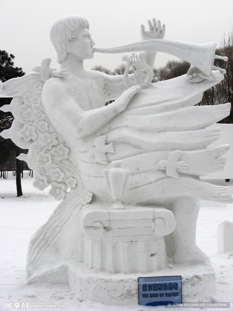 哈尔滨冰雪展雪雕《俄尔浦斯的思考》
