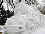 哈尔滨冰雪展雪雕《世纪专列》