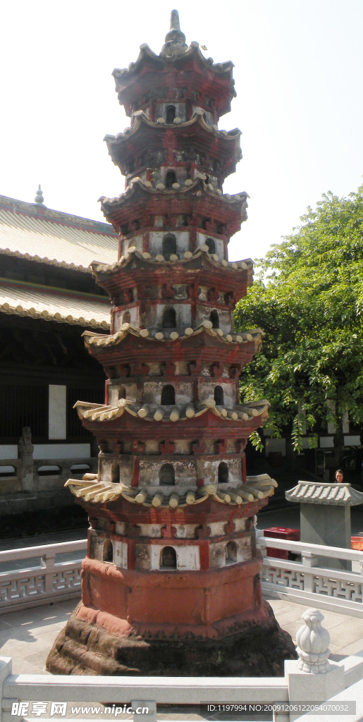 六祖瘗发塔