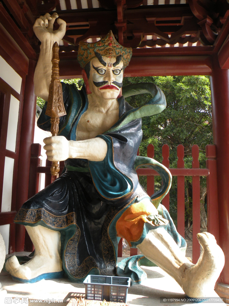 光孝寺山门罗汉