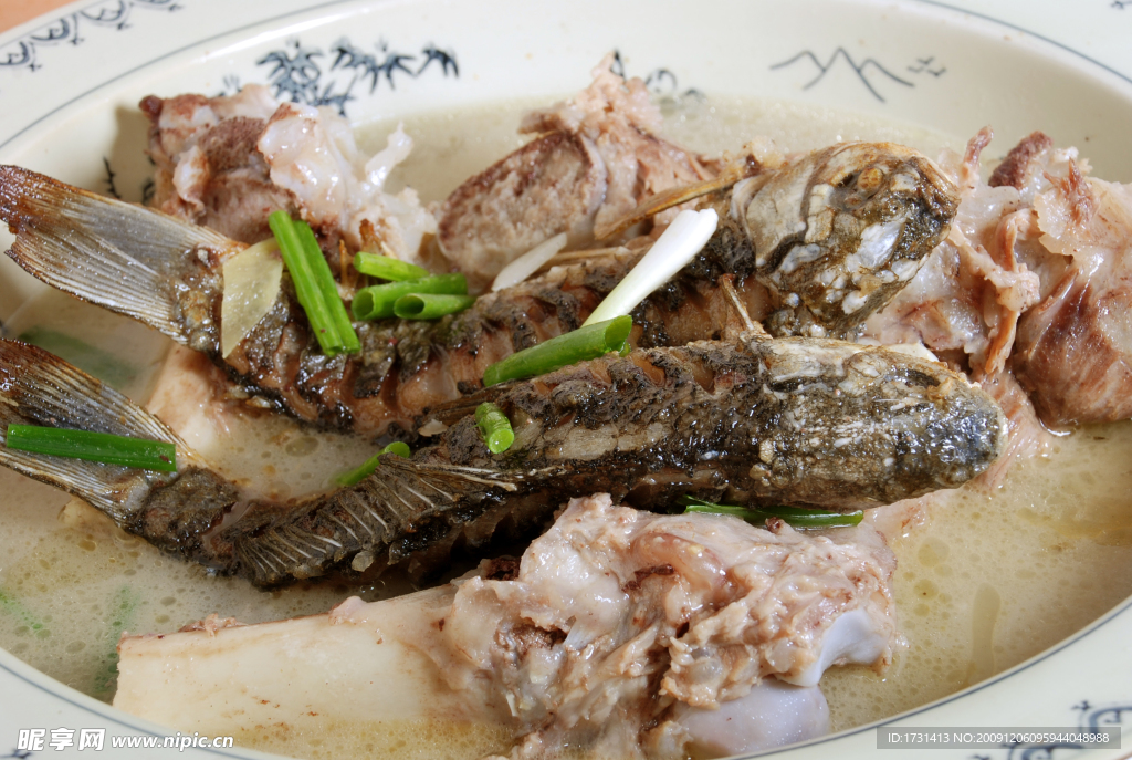 童子骨烧鲫鱼