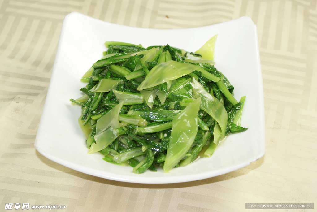 莴笋片炒莴笋尖