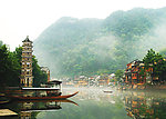 湘西 凤凰 风景 古城 青山 绿水 沱江 游船 红桥 吊角楼 晨景