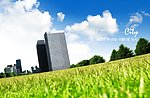 绿草地与建筑物
