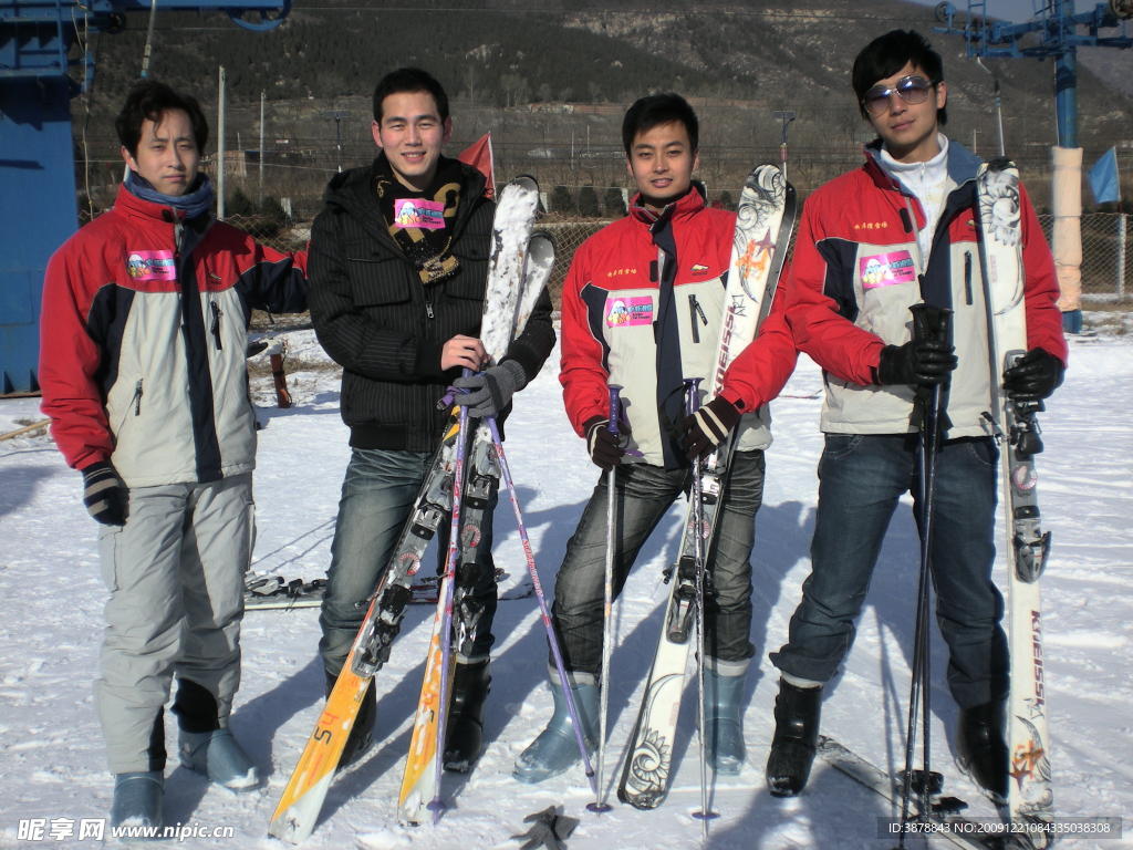 滑雪 帅哥 滑雪场 雪地