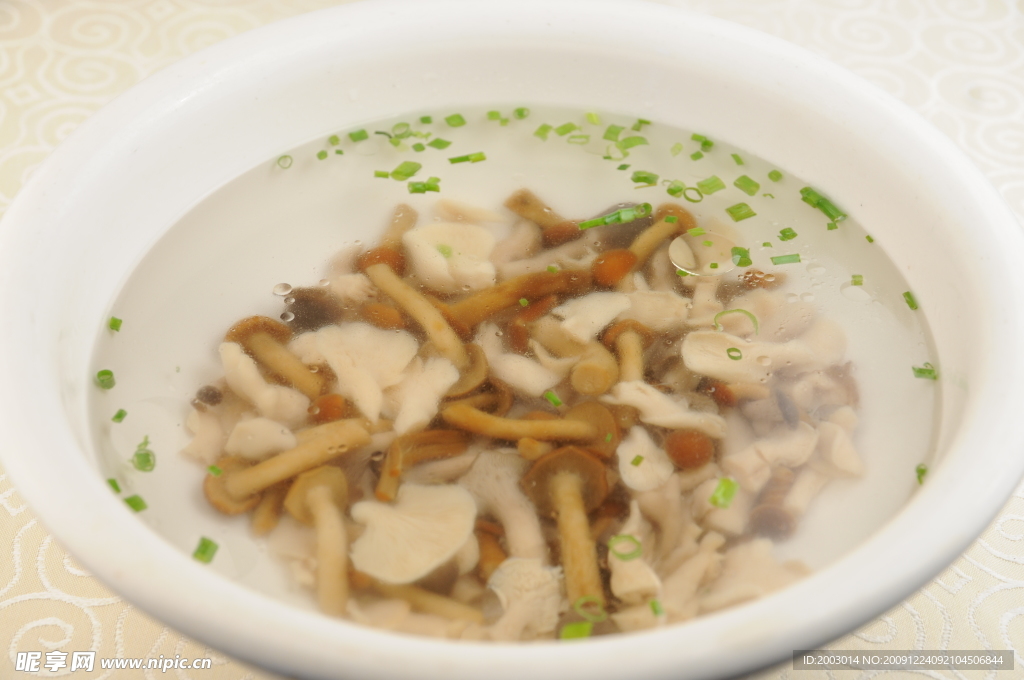 野生菌菇汤