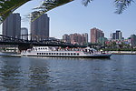 坐船逛海河