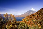 男体山红叶湖云雾