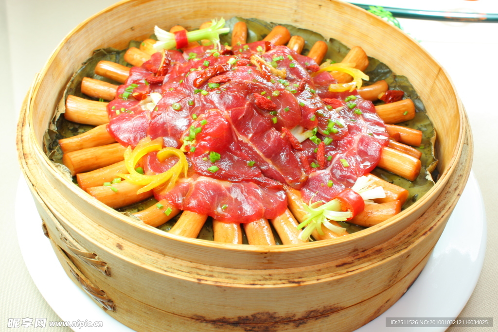 鸡腿菇蒸牛肉