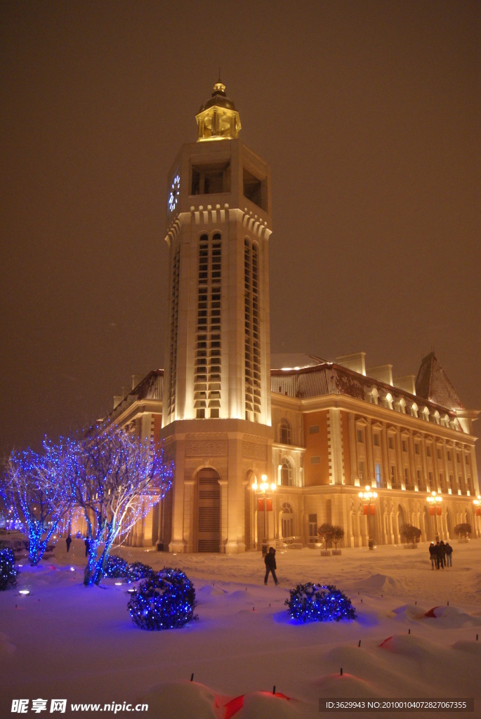 津湾塔楼迎来第一场雪