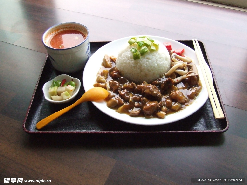 特色土豆排骨套饭 盖浇饭