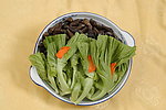 山坑螺煲淋水煮芥菜