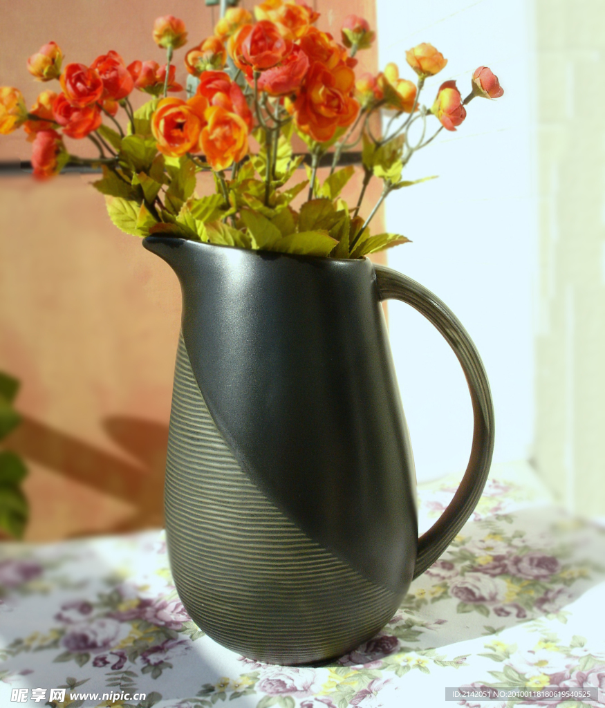 黑陶花瓶
