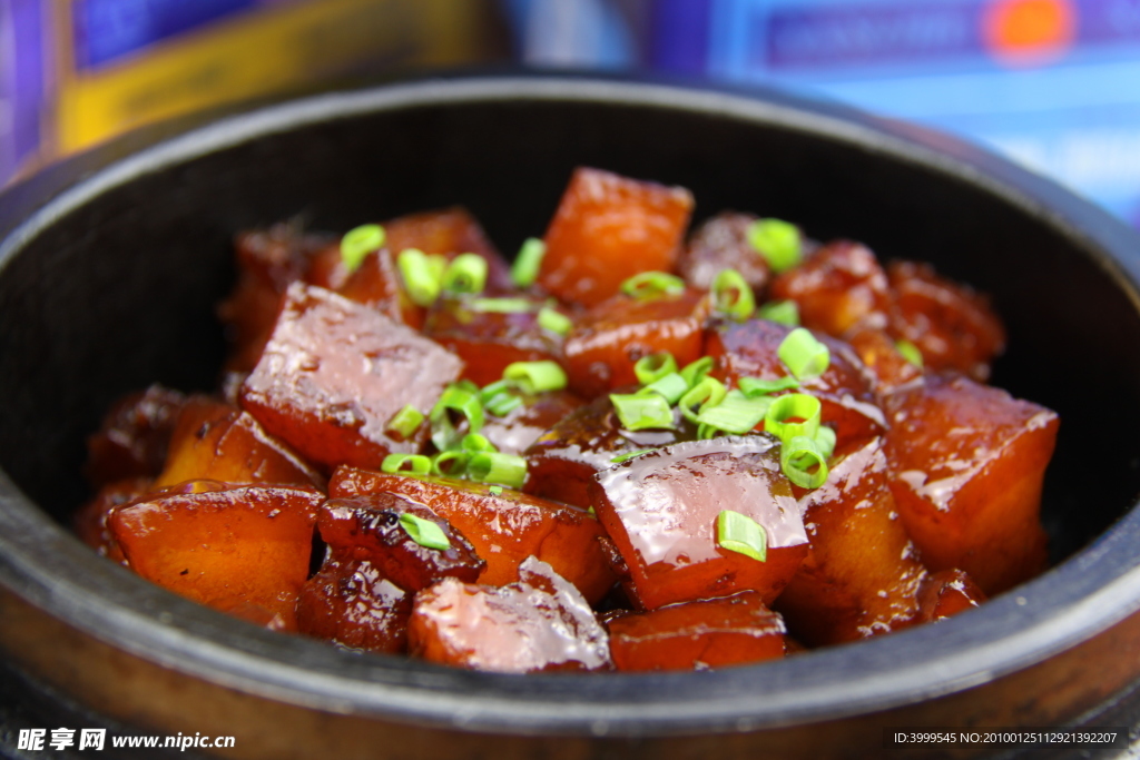 石锅焖肉