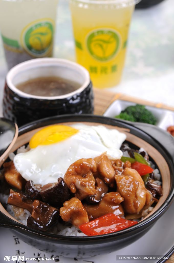 冬菇滑鸡煲仔饭