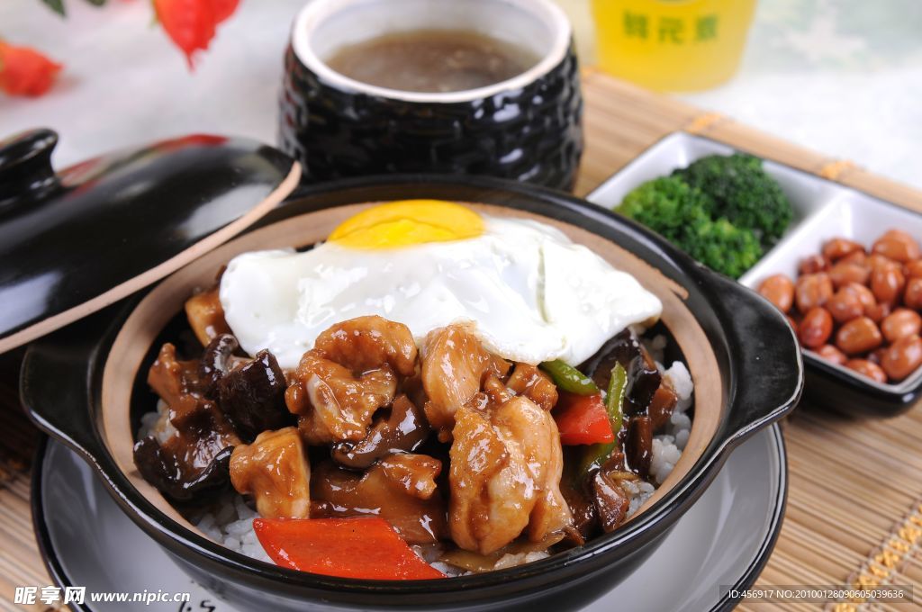 冬菇滑鸡煲仔饭