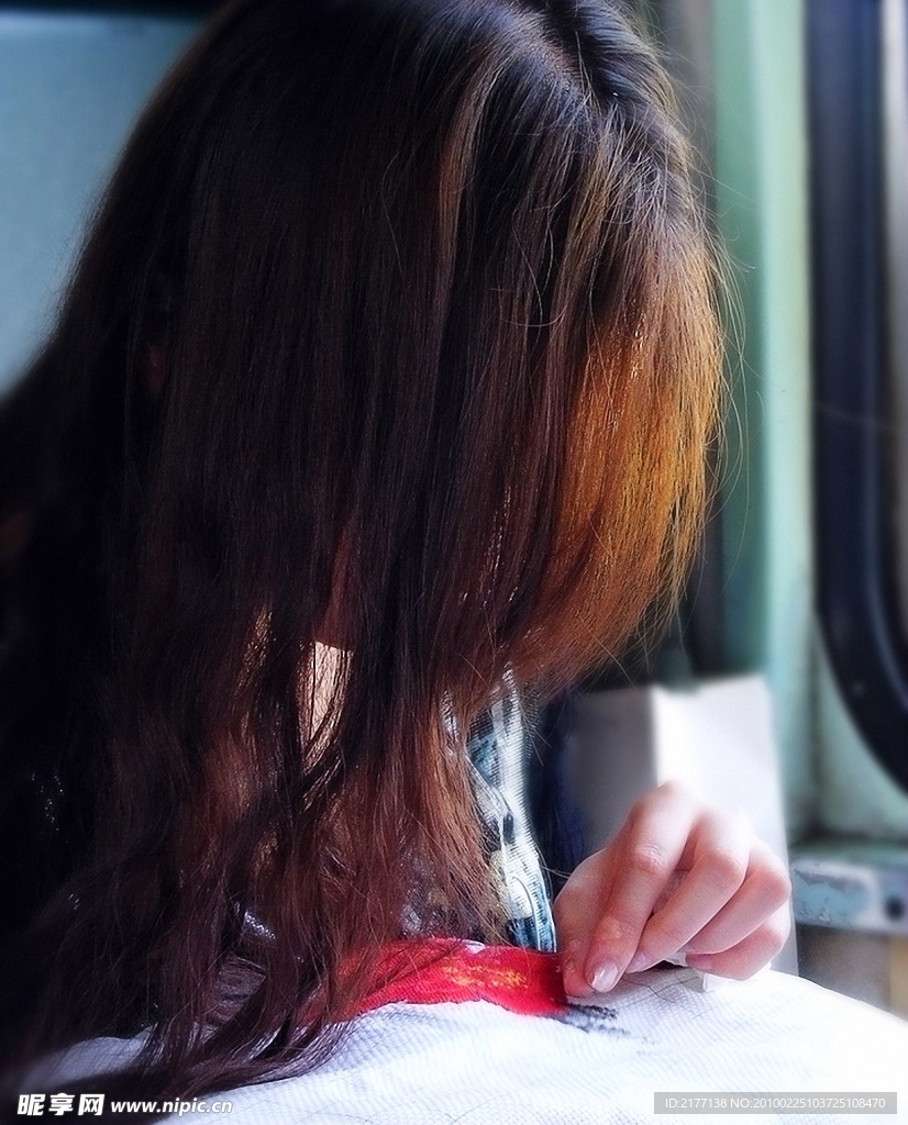 绣花女孩